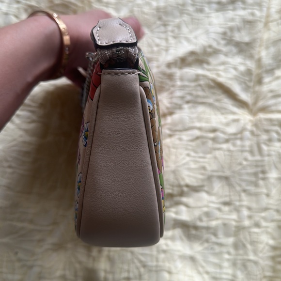 💯 % Authentic Coach Floral Leather Pouch - Picture 6 of 17